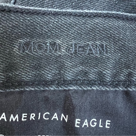 American Eagle faded black destroyed ripped Mom jeans size 6 regular - Picture 8 of 9